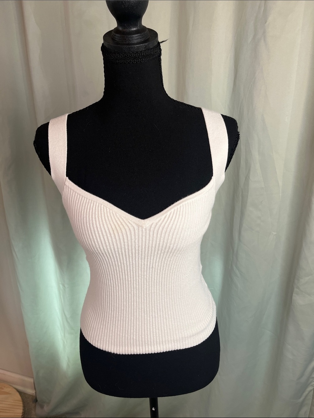 Abercrombie & Fitch Ribbed Cropped Knit Tank Top - Cream
